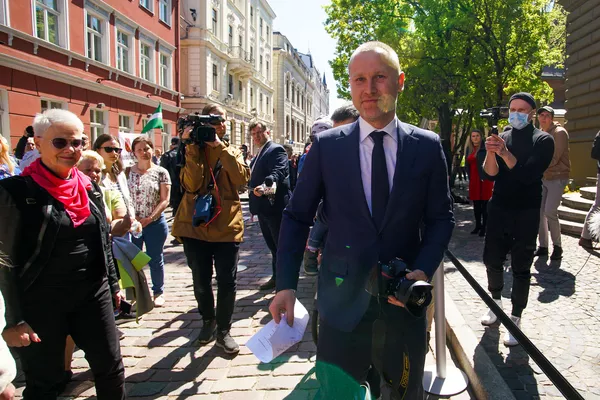 Пикет у здания Сейма против утверждения краевой реформы на удаленном заседании - Sputnik Латвия