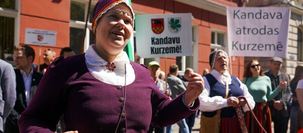 Пикет у здания Сейма против утверждения краевой реформы на удаленном заседании - Sputnik Латвия