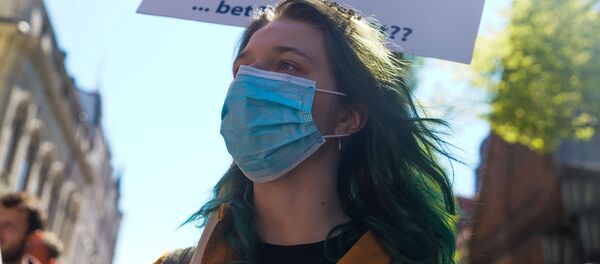 Пикет у здания Сейма против утверждения краевой реформы на удаленном заседании - Sputnik Latvija