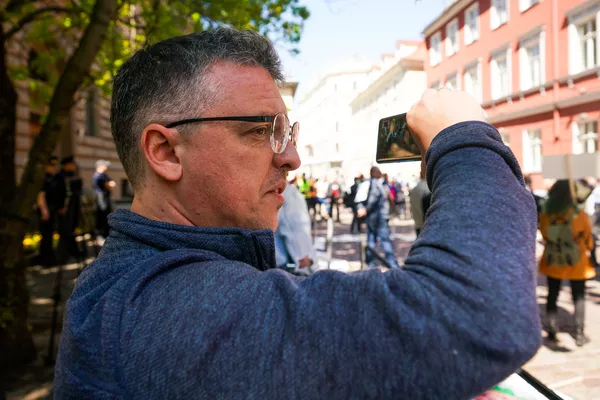 Дэги Караев. Пикет у здания Сейма против утверждения краевой реформы на удаленном заседании - Sputnik Латвия
