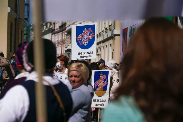 Пикет у здания Сейма против утверждения краевой реформы на удаленном заседании - Sputnik Латвия