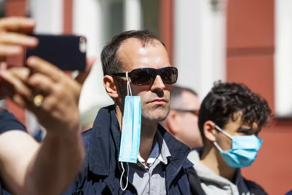 Пикет у здания Сейма против утверждения краевой реформы на удаленном заседании - Sputnik Латвия