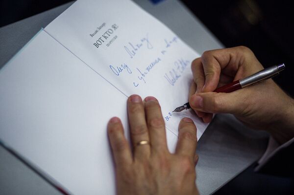 Валдис Затлерс на презентации своей книги Вот кто я - Sputnik Латвия