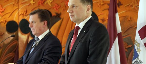 Президент Латвии Раймондс Вейонис и премьер-министр Марис Кучинскис - Sputnik Латвия