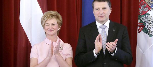 Президент Латвии Раймондс Вейонис с супругой Иветой Вейоне - Sputnik Латвия