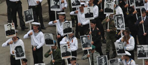 С фотографиями моряков Тихоокеанского флота ВМФ России - Sputnik Латвия