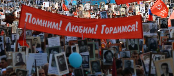 Бессмертный полк Москва по Красной площади Бессмертный полк Москва по Красной площади - Sputnik Латвия