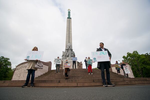 Активисты проводят пикет против строительства здания СГБ на месте бывшего велотрека Mars - Sputnik Латвия