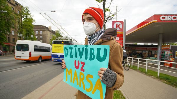 Активисты проводят пикет против строительства здания СГБ на месте бывшего велотрека Mars - Sputnik Latvija