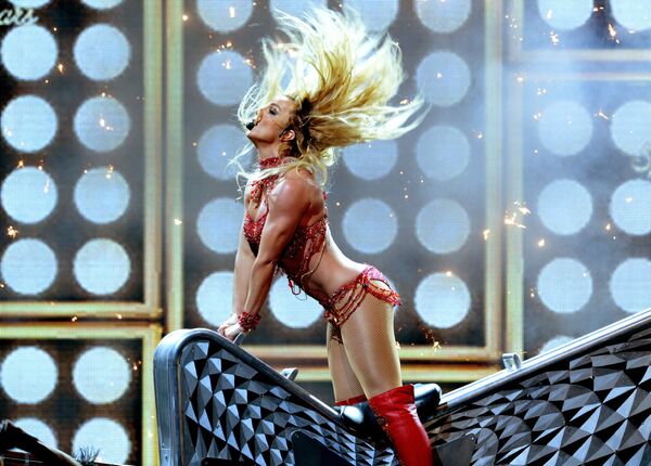Американская поп-певица Бритни Спирс выступает на премии 2016 Billboard Music Awards в Лас-Вегасе, США - Sputnik Латвия