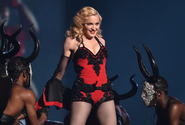 Певица Мадонна выступает на 57-й ежегодной премии Грэмми в Лос-Анджелесе, США, 2015 год - Sputnik Латвия