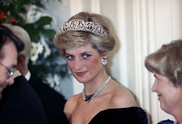 Принцесса Диана на вечернем приеме в честь членов королевской семьи в Бонне,  Германия, 1987 год - Sputnik Латвия