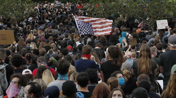 Американская мечта разбивается, как витрина бутика: граждане США о Black Lives Matter Американская мечта разбивается, как витрина бутика: граждане США о Black Lives Matter - Sputnik Латвия