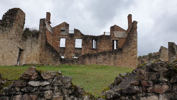 Руины города Орадур-Сюр-Глан во Франции. - Sputnik Латвия