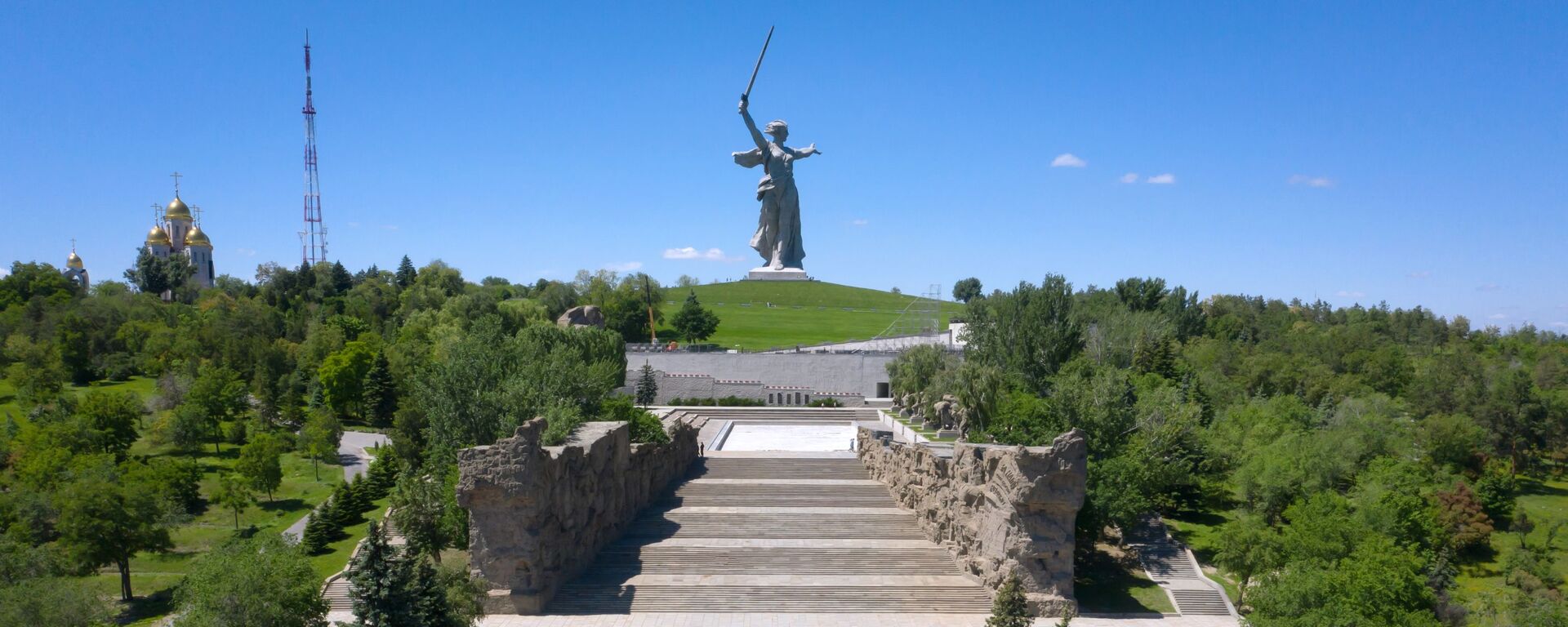 Монумент Родина-мать зовет! на Мамаевом кургане в Волгограде после реставрации - Sputnik Latvija, 1920, 09.05.2021