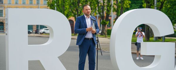 Глава временной администрации Риги Эдвин Балшевич призвал владельцев кафе и ресторанов открывать террасы - Sputnik Латвия