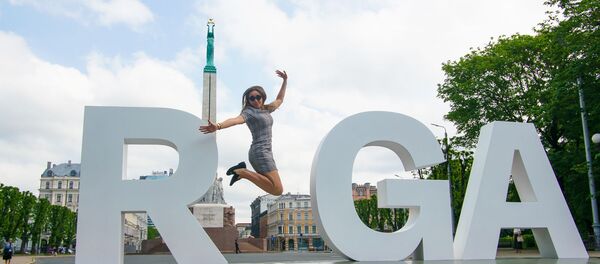 В роли буквы I теперь может попробовать себя каждый В роли буквы I теперь может попробовать себя каждый - Sputnik Латвия