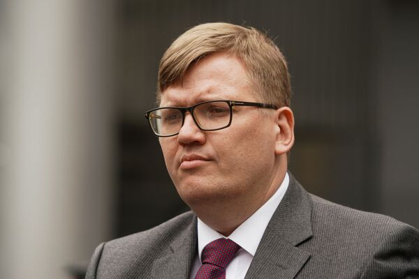 Политики Латвии собрались на эстраде в Межапарке: кулуарные беседы и будущее проекта - Sputnik Латвия