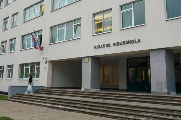 Особенности дистанционного обучения или провал в воспитании? Зачем Латвии такая школа - Sputnik Латвия