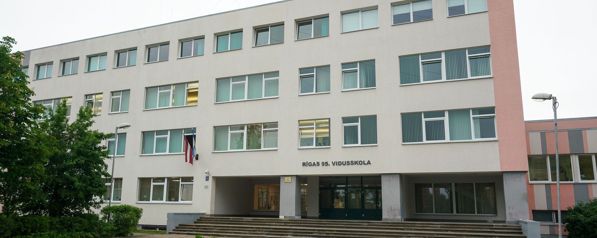 Здание 95-й Рижской средней школы - Sputnik Латвия, 1920, 11.06.2020