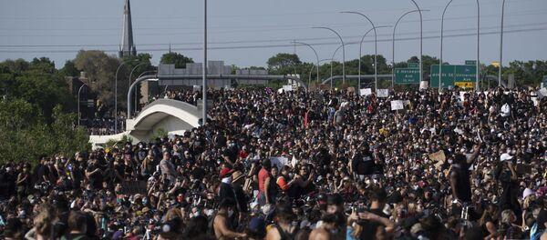 Протестующие в Миннеаполисе - Sputnik Латвия