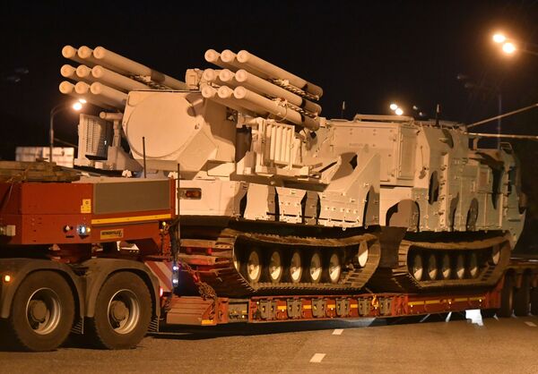 Искандер-М, Ярс, Торнадо-С, Панцирь, С-400: в Москву привезли боевую технику Искандер-М, Ярс, Торнадо-С, Панцирь, С-400: в Москву привезли боевую технику - Sputnik Латвия