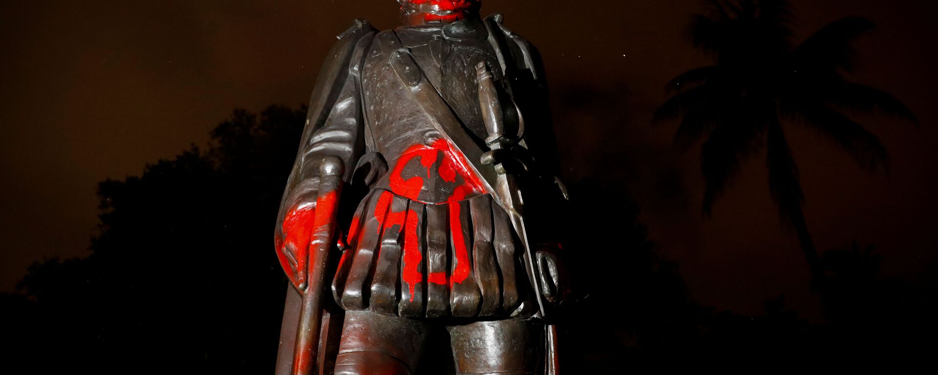 Оскверненная статуя Христофора Колумба,  Майами, штат Флорида, США - Sputnik Латвия, 1920, 22.06.2020