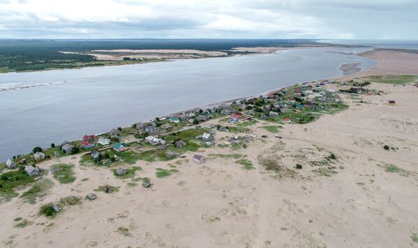 Кузоменьские пески наступают на село Кузомень в Мурманской области - Sputnik Латвия