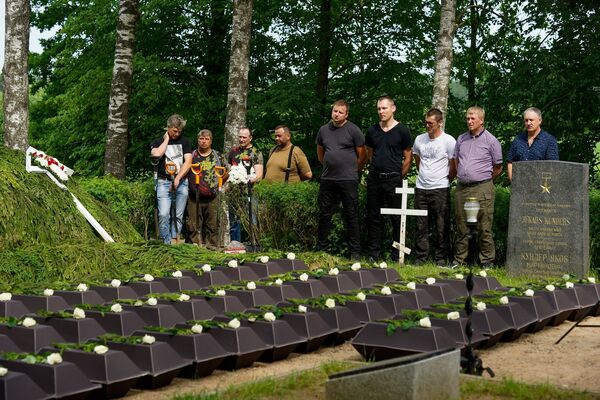 Поиском и перезахоронением останков воинов Первой и Второй Мировой войн занимается старейшая в стране и крупнейшая в стране поисковая организация Легенда - Sputnik Латвия