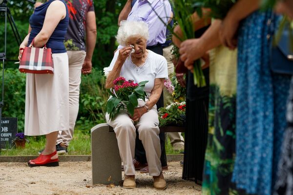 Три Яниса, два Ивана и один Йонас: в Тушки перезахоронили павших солдат Красной армии - Sputnik Латвия