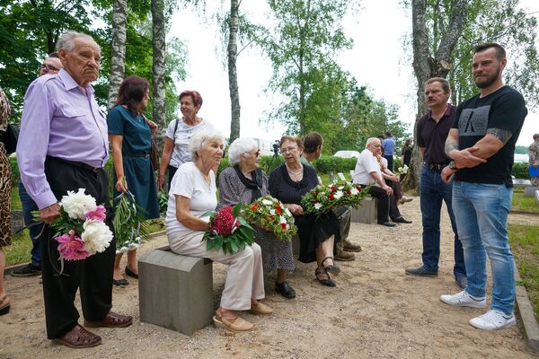 Три Яниса, два Ивана и один Йонас: в Тушки перезахоронили павших солдат Красной армии - Sputnik Латвия