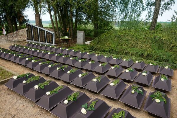 Три Яниса, два Ивана и один Йонас: в Тушки перезахоронили павших солдат Красной армии - Sputnik Латвия