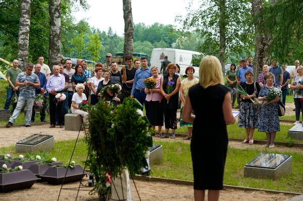 Три Яниса, два Ивана и один Йонас: в Тушки перезахоронили павших солдат Красной армии - Sputnik Латвия