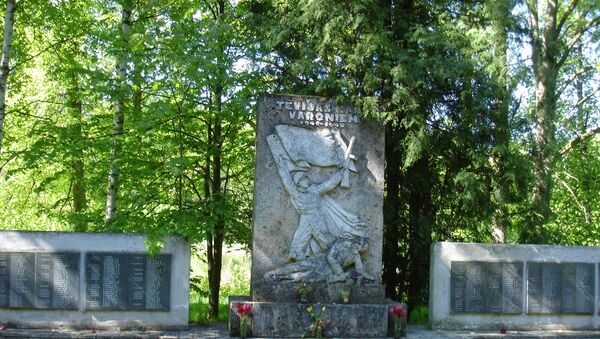 Мемориал в посёлке Залениеки, где увековечены некоторые красноармейцы, погибшие 29 июня 1941 года у хуторов Вайтенес и Сниедзес, 2014 год - Sputnik Латвия
