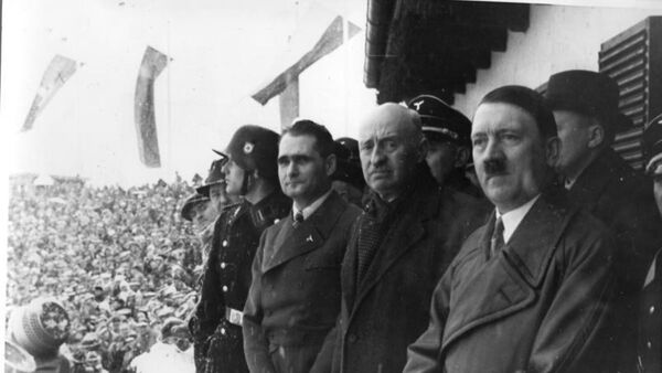Слева направо: Рудольф Гесс, Анри де Байе-Латур, Адольф Гитлер - Sputnik Латвия
