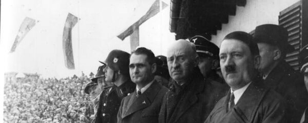 Рудольф Гесс, Анри де Байе-Латур и Адольф Гитлер. Архивное фото Рудольф Гесс, Анри де Байе-Латур и Адольф Гитлер. Архивное фото - Sputnik Latvija