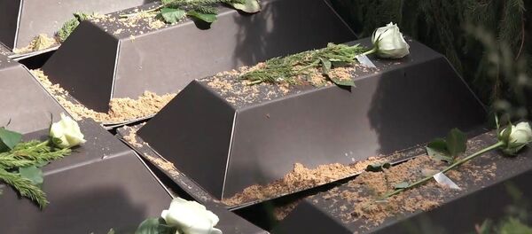 В Латвии перезахоронили останки советских солдат - Sputnik Латвия