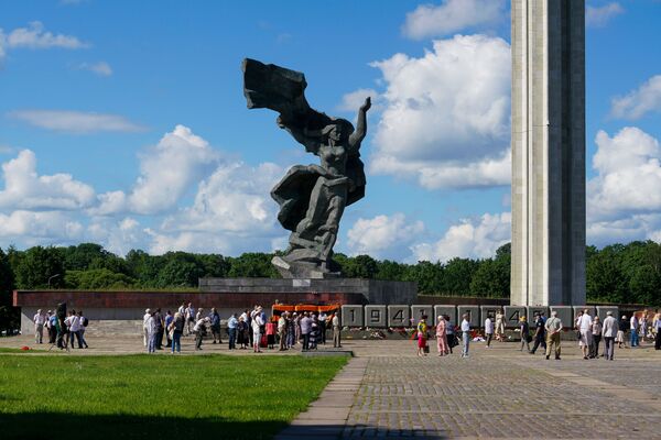 Кто не помнит прошлого, тот не владеет будущим: в Латвии вспоминали начало войны - Sputnik Латвия