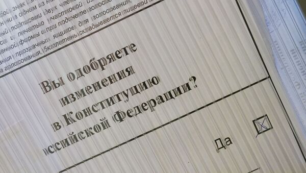 В Консульском отделе Посольства РФ в Латвии прошло досрочное голосование граждан России по вопросу одобрения изменений в Конституции Российской Федерации - Sputnik Latvija