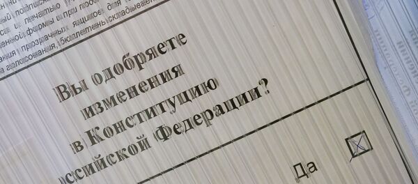 В Консульском отделе Посольства РФ в Латвии прошло досрочное голосование граждан России по вопросу одобрения изменений в Конституции Российской Федерации В Консульском отделе Посольства РФ в Латвии прошло досрочное голосование граждан России по вопросу одобрения изменений в Конституции Российской Федерации - Sputnik Latvija