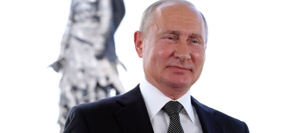 Президент РФ В. Путин выступил с обращением к гражданам России Президент РФ В. Путин выступил с обращением к гражданам России - Sputnik Латвия