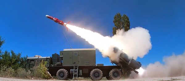 Минобороны РФ опубликовало видео стрельб из ракетного комплекса Бал Минобороны РФ опубликовало видео стрельб из ракетного комплекса Бал - Sputnik Латвия