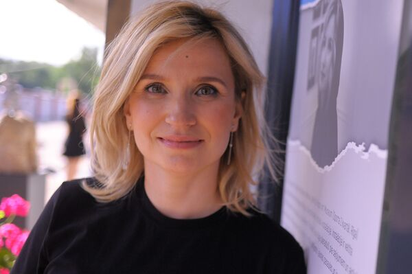 Без поцелуев: в Риге открылась инсталляция-рефлексия на новую коронавирусную реальность - Sputnik Латвия