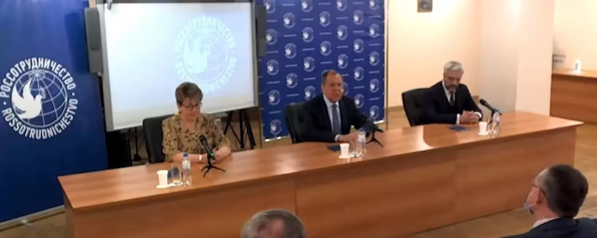Кто работает с соотечественниками? Глава МИД России представил главу Россотрудничества - Sputnik Латвия, 1920, 03.07.2020