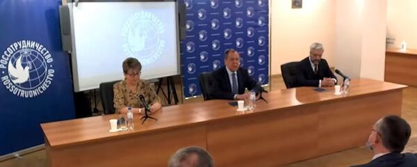 Кто работает с соотечественниками? Глава МИД России представил главу Россотрудничества Кто работает с соотечественниками? Глава МИД России представил главу Россотрудничества - Sputnik Латвия