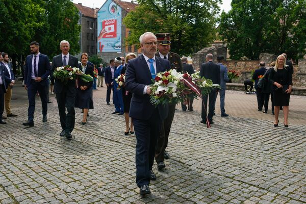 Расстрел евреев стал привычным, как жарка котлет: Латвии нельзя забывать Холокост - Sputnik Латвия