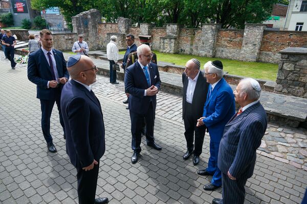 Расстрел евреев стал привычным, как жарка котлет: Латвии нельзя забывать Холокост - Sputnik Латвия