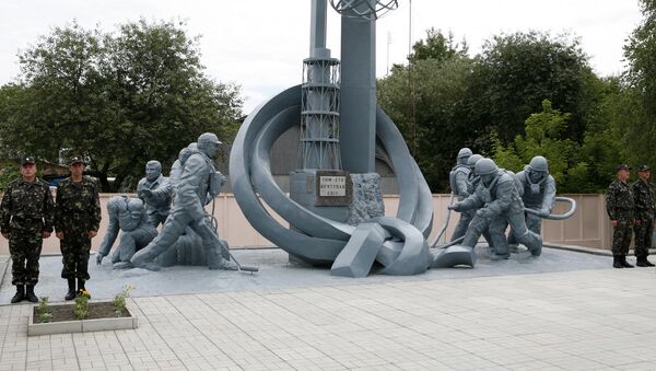 Монумент Тем, кто спас мир в Чернобыле, посвящен пожарным-ликвидаторам последствий катастрофы. - Sputnik Латвия