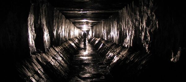 Диггер в строящемся канализационном коллекторе - Sputnik Латвия