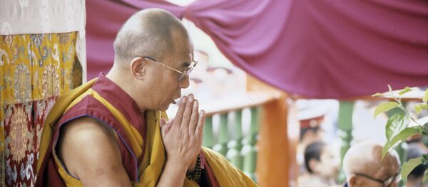 Далай-Лама XIV ведет службу в Иволгинском дацане - Sputnik Латвия